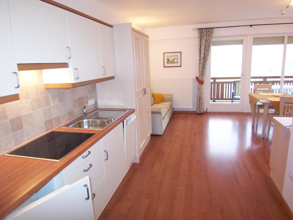سكين Appartement Tschivon الغرفة الصورة